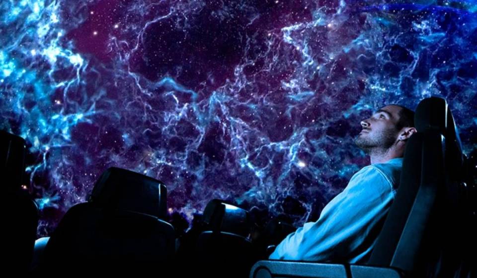 Jusqu’en septembre seulement : le musée immersif avec écran à 360 degrés où tu peux voir une éclipse solaire totale tous les jours à Barcelone