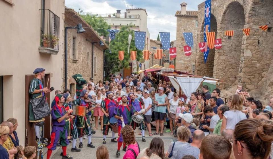 La feria medieval en un pueblo de la Costa Brava este fin de semana: mercado de artesanos y justas de caballeros en un castillo del s.XII