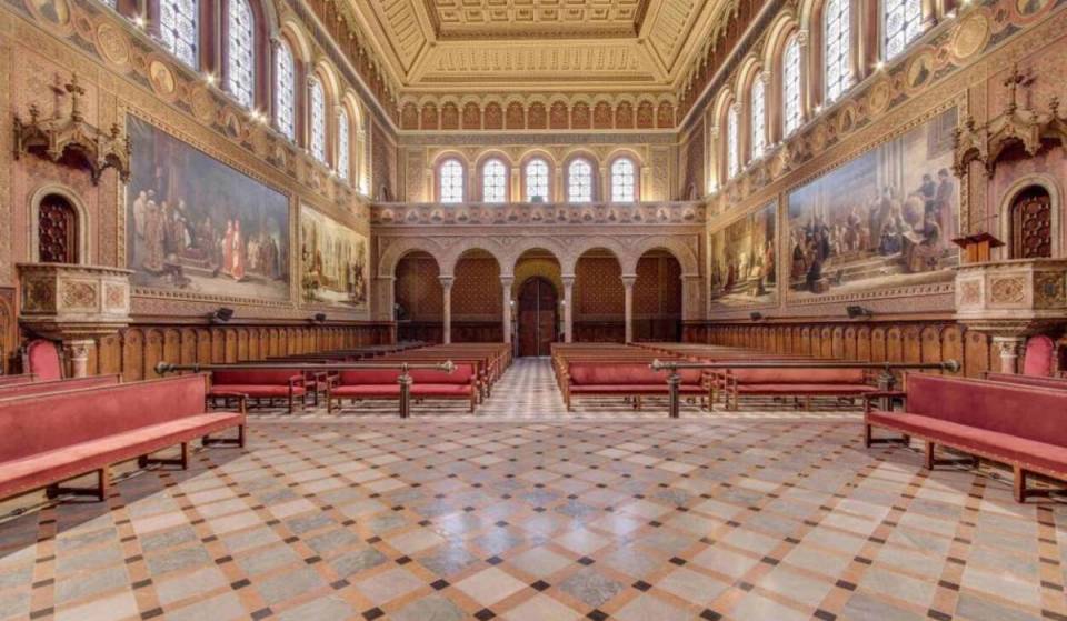 La seule université espagnole classée dans le « top 200 » mondial selon le dernier classement se trouve à Barcelone : voilà comment tu peux visiter son grand amphithéâtre et assister à ses concerts