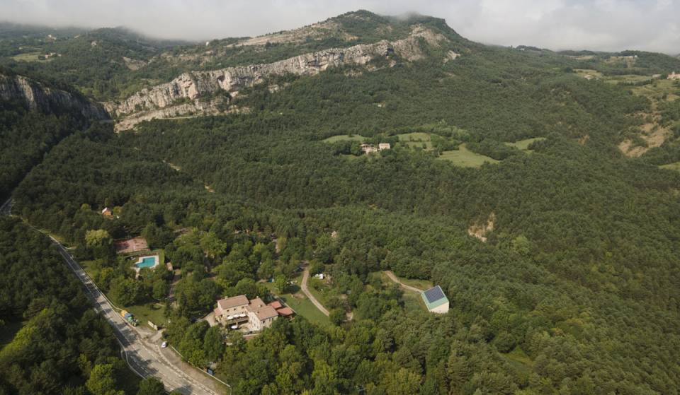 Proprio prima della Cerdanya: il rifugio sconosciuto a un’ora e mezza da Barcellona con vista sul Pedraforca,  piscine tra le montagne e senza passare per il Tunnel del Cadí