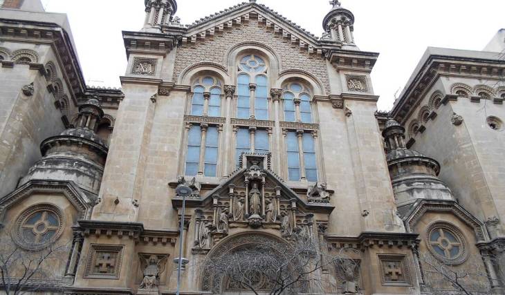 Barcelona wilde haar slopen: de spectaculaire kerk op een paar meter van Plaça Catalunya die door de Generalitat werd gered en binnenkort een concert met klassiekers uit horrorfilms zal huisvesten