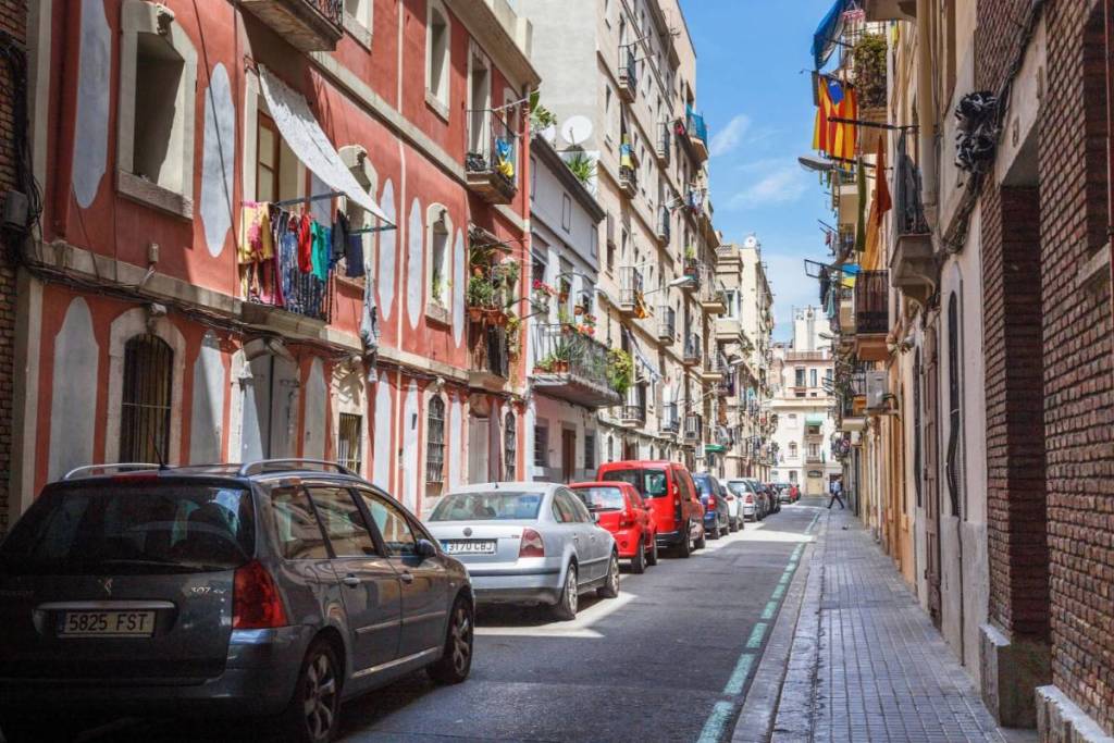 Fewer Cars and More Bikes in Barcelona: The New Regulation Limiting Parking Spaces in the City