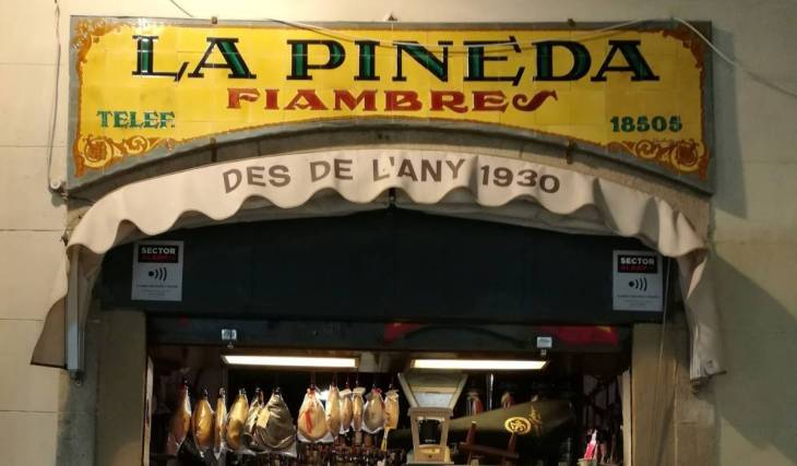 Freno a las grandes cadenas internacionales: Barcelona activará un fondo para comprar y proteger sus negocios más emblemáticos