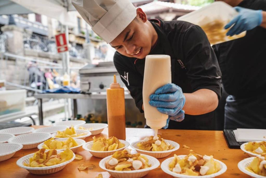 The patatas bravas festival returns to Barcelona: 3 days, 14 restaurants, and free admission at Poble Espanyol