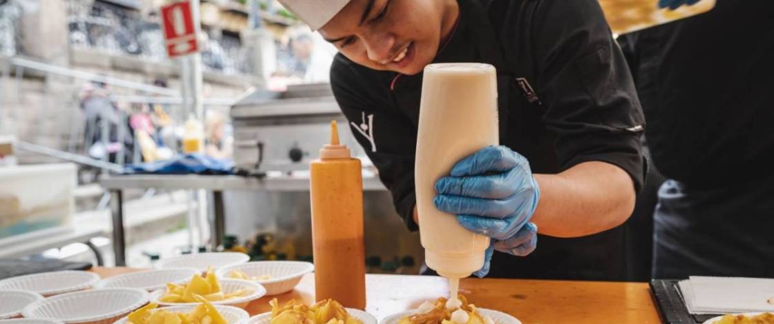 Vuelve el festival de patatas bravas a Barcelona: 3 días, 14 restaurantes y entrada gratuita en el Poble Espanyol