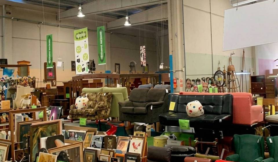 A solo 30 minutos de Barcelona: el mercado de segunda mano que renueva su catálogo cada semana y vende muebles por 1 euro