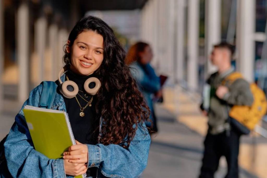 The Catalan Government Launches a 500-Euro-Per-Month Scholarship for Young People Preparing for Civil Service Exams: Requirements and How to Apply