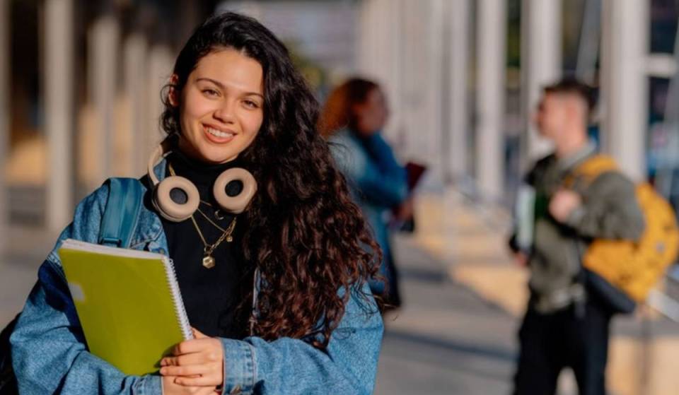 The Catalan Government Launches a 500-Euro-Per-Month Scholarship for Young People Preparing for Civil Service Exams: Requirements and How to Apply