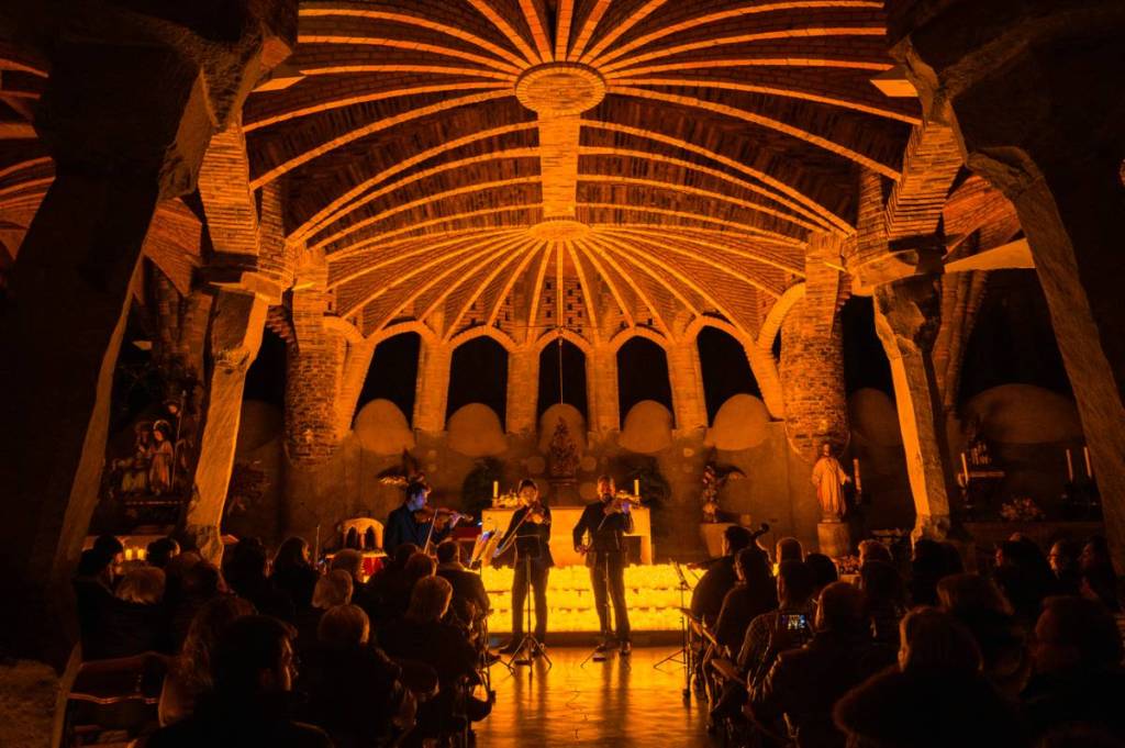 Concierto Candlelight Las Cuatro Estaciones de Vivaldi en la Cripta Gaudí en Barcelona