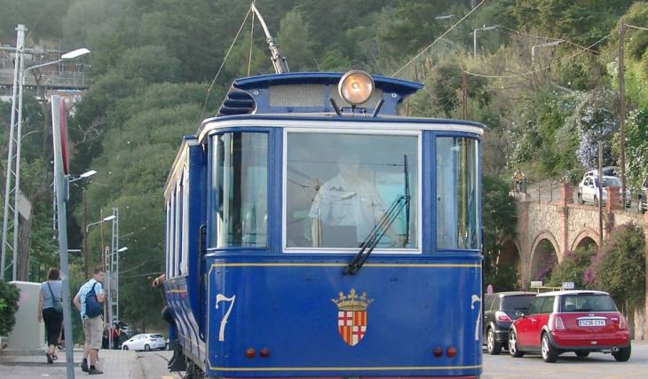 En 2018 el Tramvia Blau dejó de funcionar, ahora vuelve a funcionar por tiempo limitado: así será el regreso del tren más icónico de Barcelona