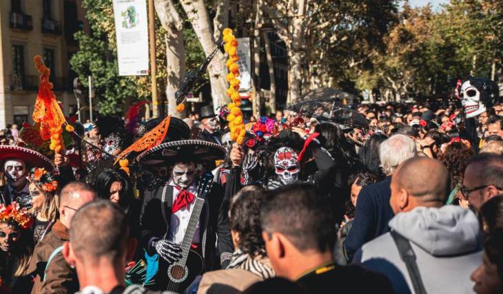 Más de 70 Halloweens y Castanyadas de barrio este 31 de octubre en Barcelona: encuentra la fiesta de tu calle con música, comida y disfraces