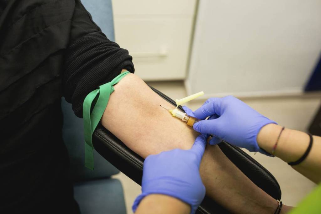 Llamada a donar sangre tras el accidente de tren en Toledo: puntos de donación en Barcelona