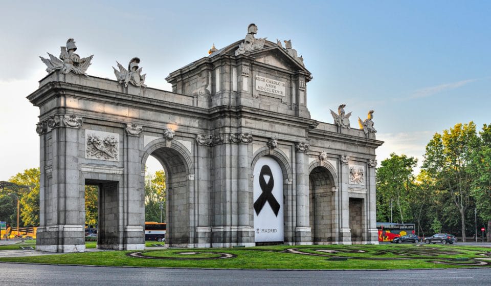 Hoy comienzan los 10 días de luto oficial por las víctimas del coronavirus