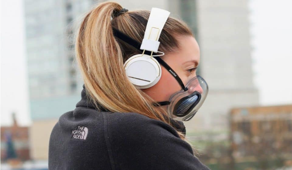 Tres jóvenes vascos crean una mascarilla transparente y customizable