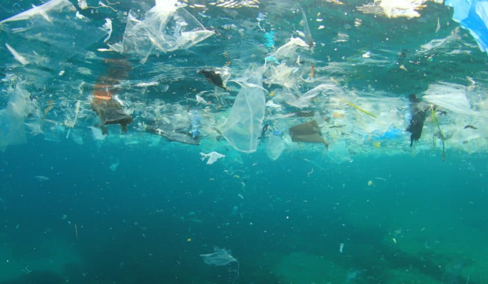 El Golfo de Bizkaia atrapa más del 85% de los plásticos que entran en él