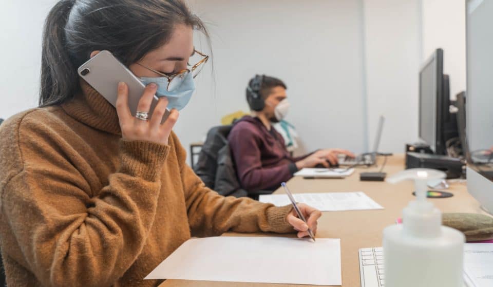 Vuelta al trabajo presencial: ¿puede la empresa obligarme a ir a la oficina?