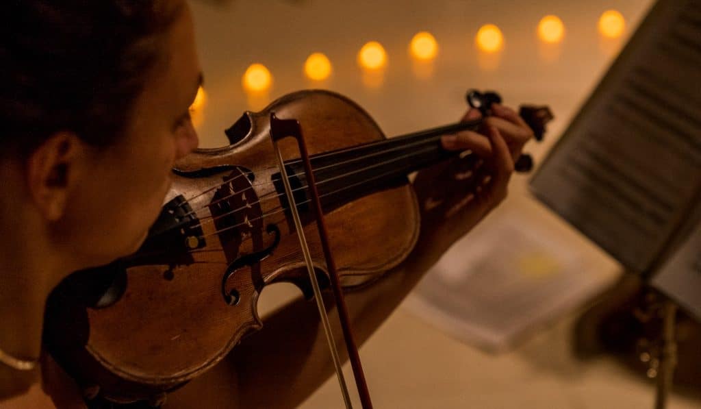 La música de Ennio Morricone a la luz de las velas en la Iglesia de la Encarnación