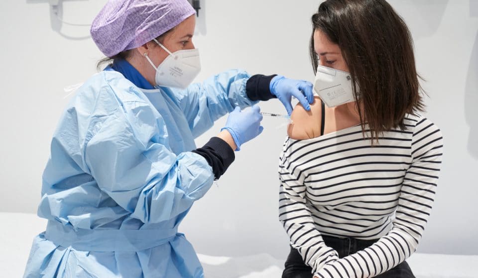 Osakidetza abre la vacunación a los jóvenes de entre 16 y 29 años