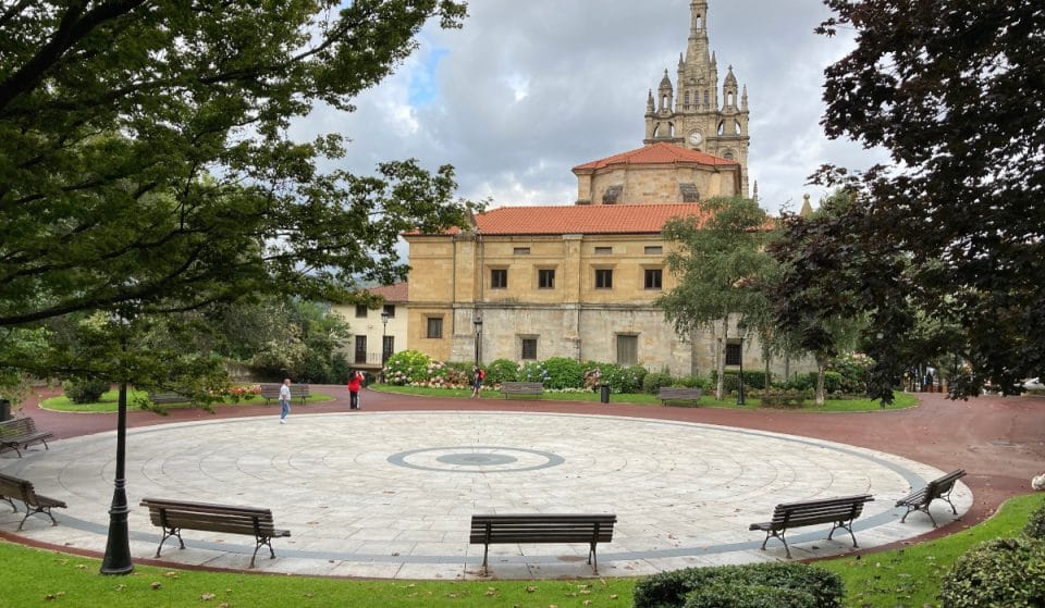 Renuevan la plaza situada detrás de la Basílica de Begoña