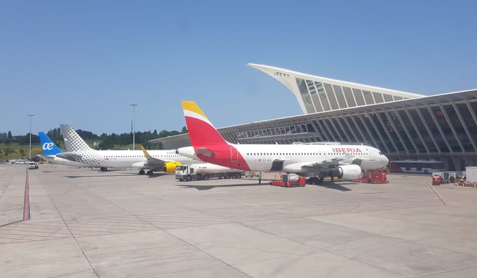 Fabrican en Bilbao el primer lote de biocombustible para aviones español a partir de residuos