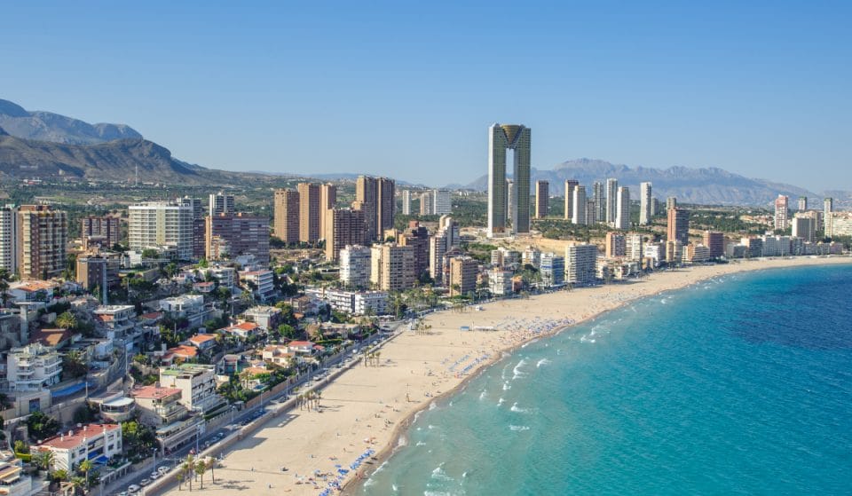 Vascos en Benidorm: una unión que nace de la invitación a 150 matrimonios de Bilbao