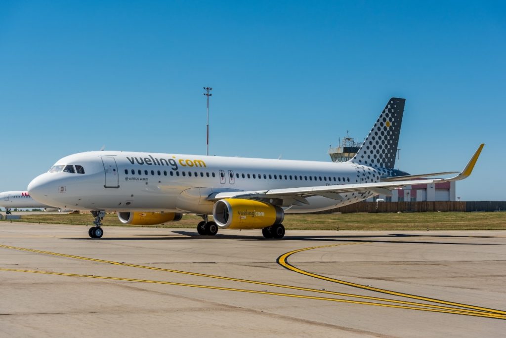 Vueling empezará a cobrar por el equipaje de mano