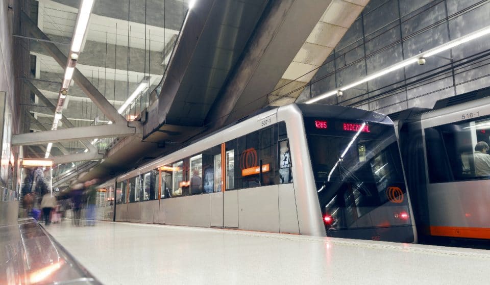 La línea 1 de Metro Bilbao sufre importantes retrasos por la caída de un muro