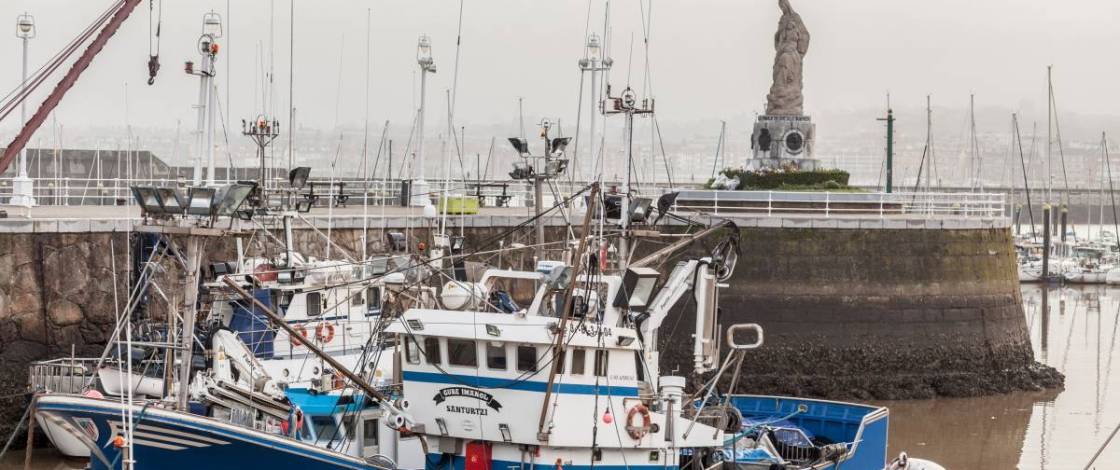 A solo 20 minutos de Bilbao: Santurtzi rinde homenaje a «la última sardinera» de