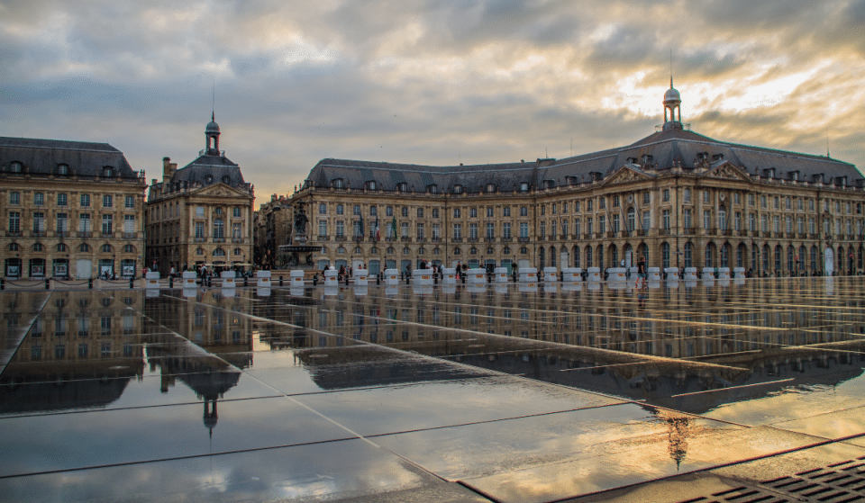 Passez sous le grand miroir d&rsquo;eau lors de visites guidées inédites !