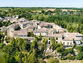 Moins de 4 hectares de superficie et une maison de 2 mètres de large : découvrez le village médiéval le plus petit de toute la France à seulement 1h de Bordeaux