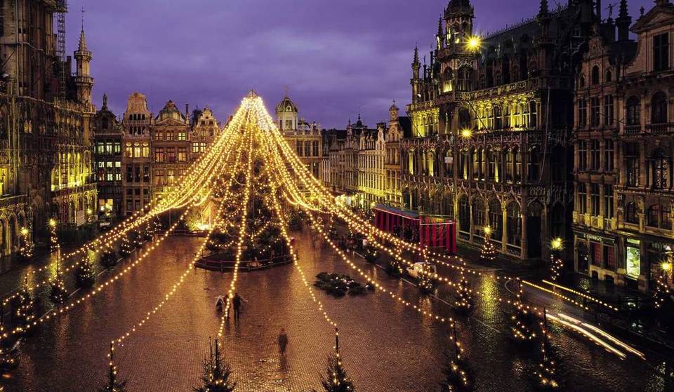 238 chalets, sapin géant, spectales et patinoire : ce marché de Noël a été élu le plus beau d&rsquo;Europe et du monde – et il se trouve à moins de 2h de vol de Bordeaux