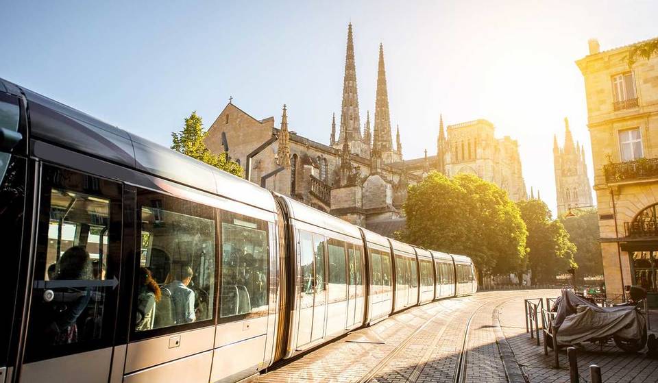 Transport in Bordeaux over New Year’s Eve: what are the bus and streetcar timetables on December 31 and January 1?