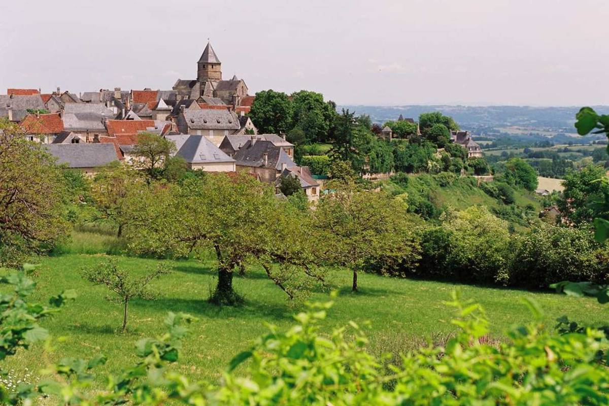 Village médiéval Saint-Robert près de Bordeaux en Corrèze