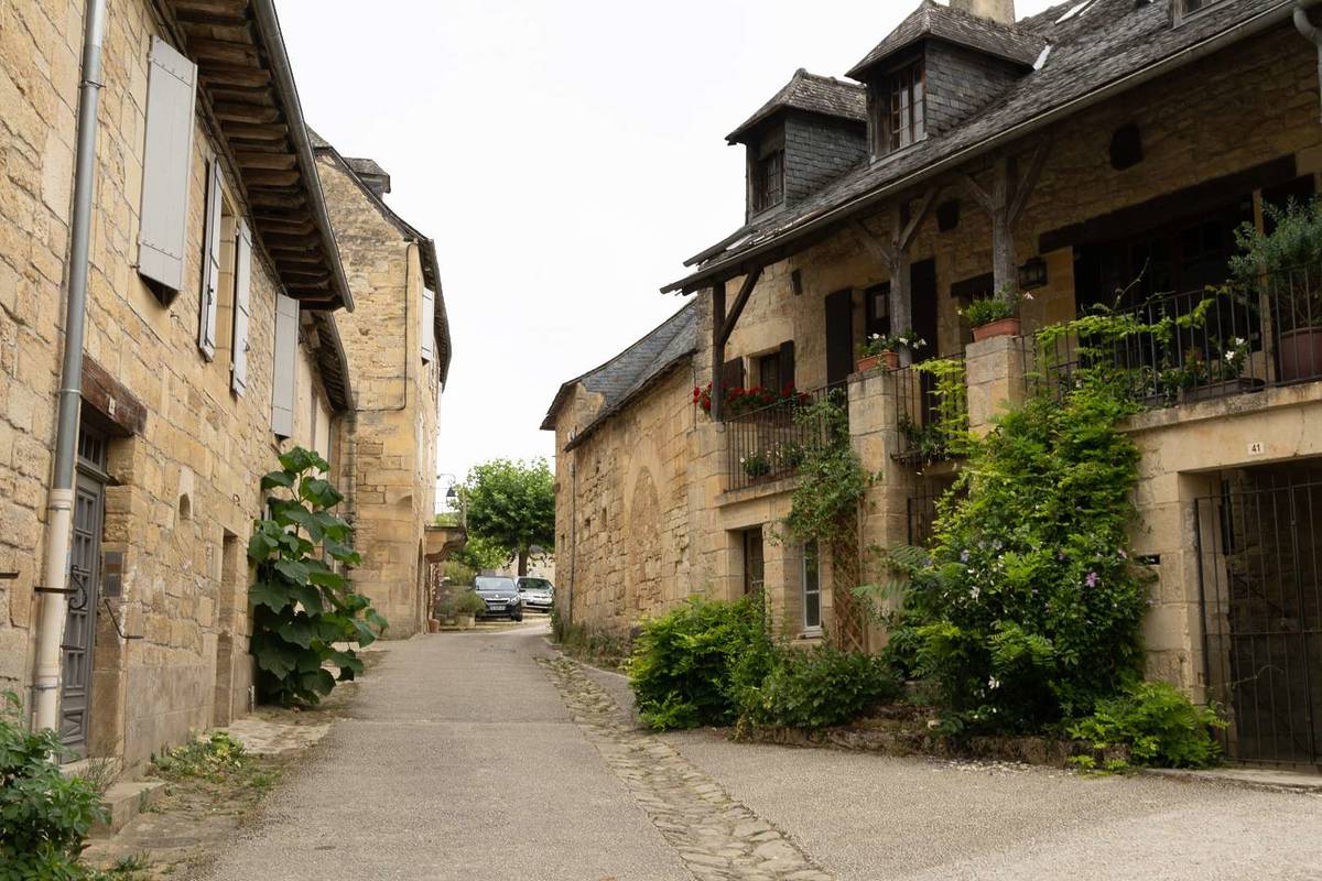 Village médiéval Saint-Robert près de Bordeaux en Corrèze