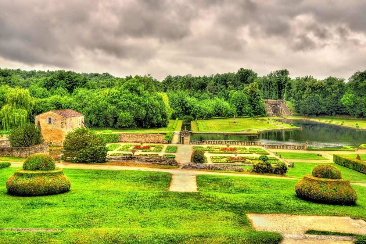 Les jardins à la française du Château La Roche Courbon