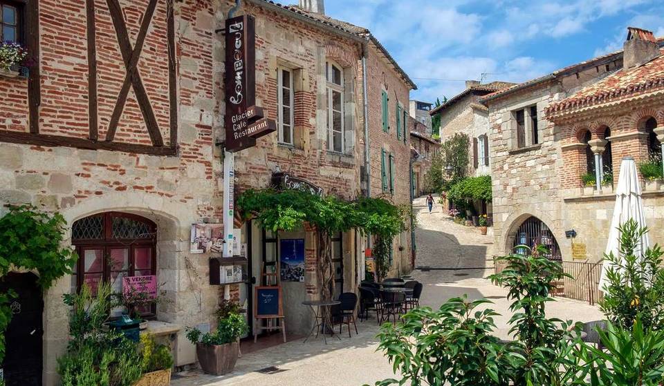 “On se croirait en Italie” : à 2h30 de Bordeaux, ce village médiéval aux airs de Toscane est perché à 200 mètres d&rsquo;altitude et fait partie des plus beaux de France