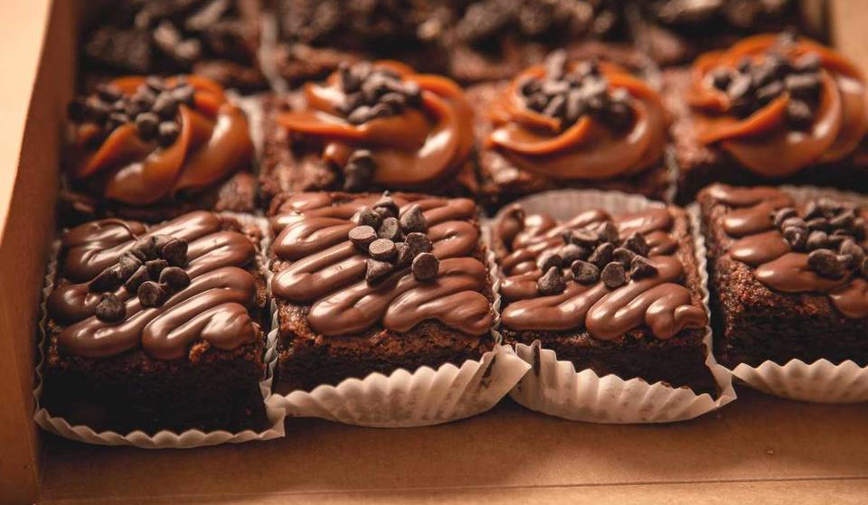 Avis aux gourmands : derrière cette façade vert pastel de Bordeaux se cache le temple du brownie artisanal