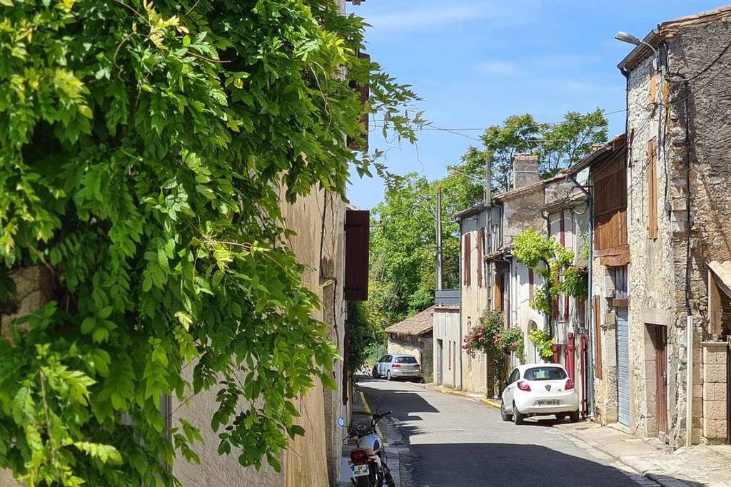 A narrow street in the village of Castillonnès
