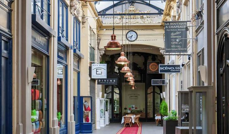 À Bordeaux, ce lieu sous-coté a pourtant été témoin de vestiges gallo-romains et se cache sous une verrière magistrale du XIXe siècle