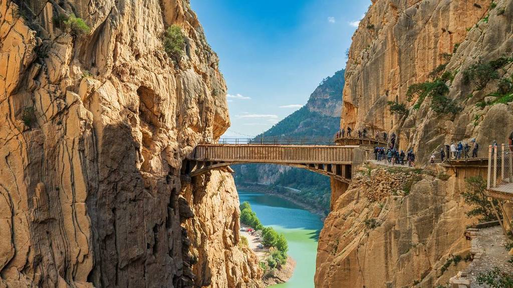 sunny destinations accessible via direct flights from Bordeaux this summer