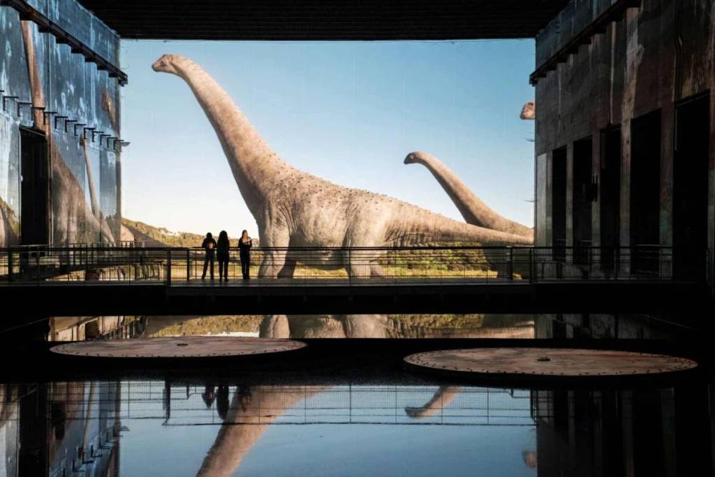 “Prehistoric Planet: Dinosaurs” Exhibition at the Bassins des Lumières in Bordeaux
