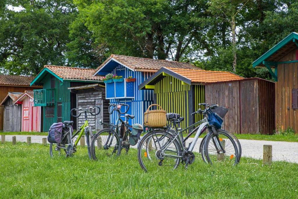 Colorful huts at the port of Biganos