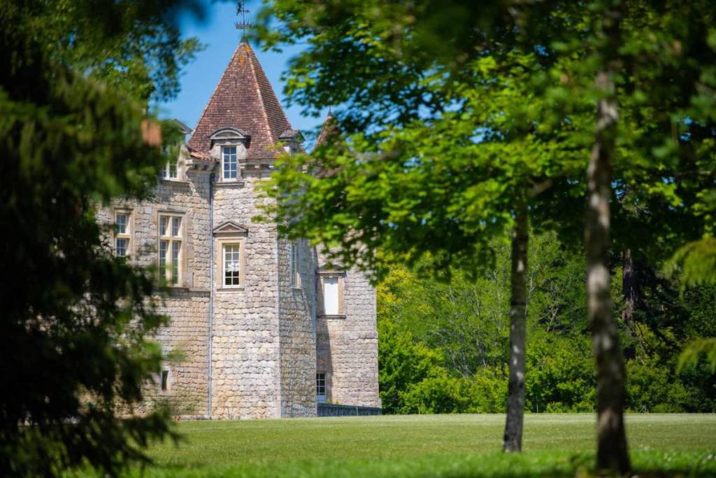 Château de Cazeneuve au bord du Ciron en Gironde