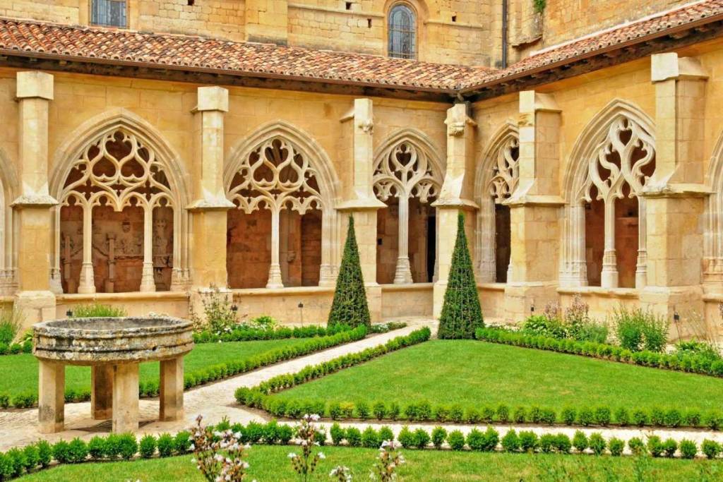 Cloître de l'abbaye de Cadouin