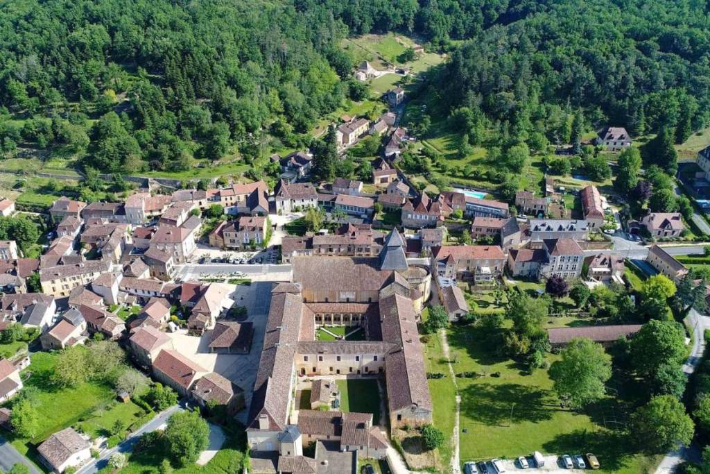 Village de Cadouin dans le Périgord