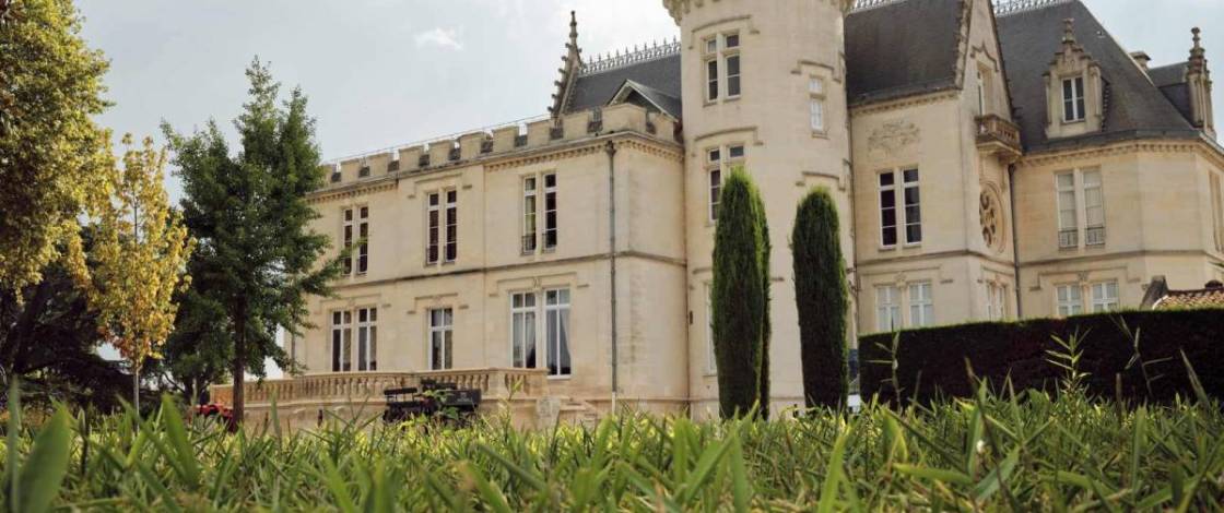 « Un voyage entre patrimoine et grands crus » : à 15 minutes de Bordeaux, ce château et vignoble d’un ancien pape dévoile des jardins tropicaux et une verrière signée Gustave Eiffel