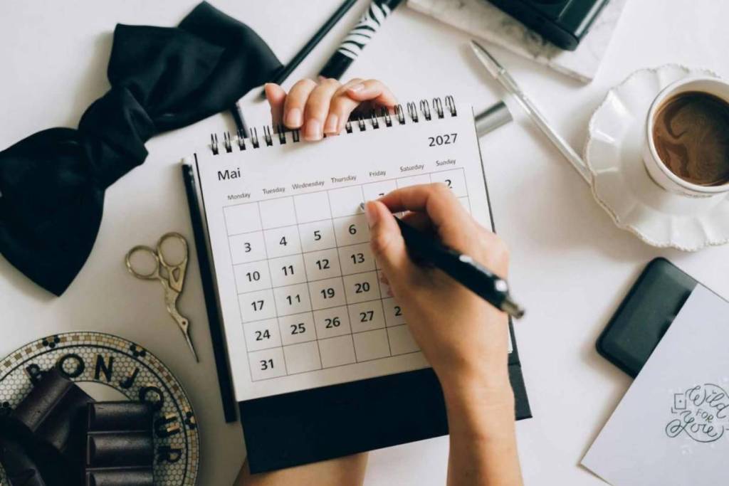 In 2027, take 18 days off to enjoy 43 days of time off and make the most of your vacation