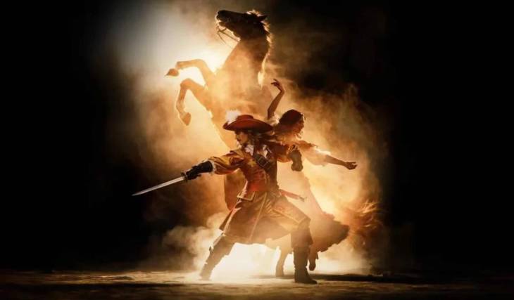 « Mousquetaire » : la nouvelle création immersive du Puy du Fou fait escale deux jours à Bordeaux avec 50 comédiens, duels et cascades