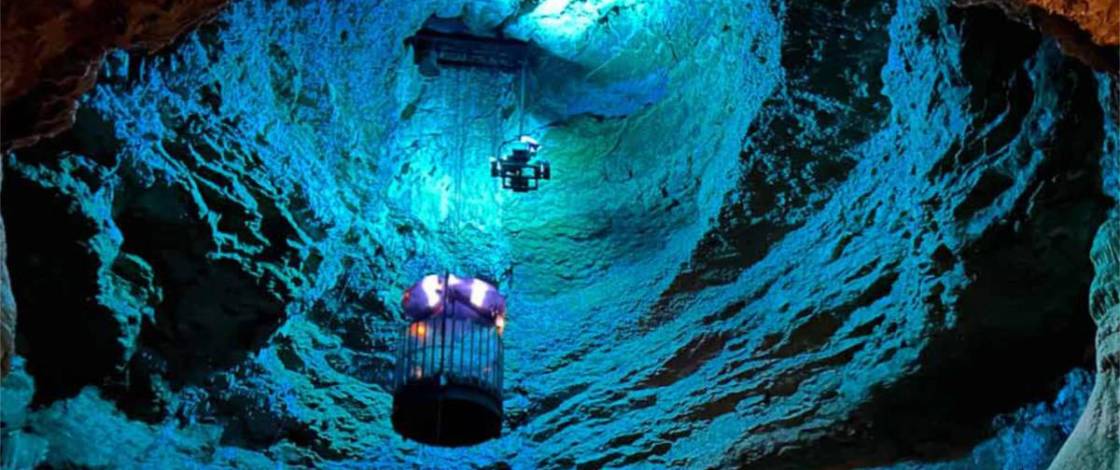 À 2h30 de Bordeaux, cette spectaculaire «Cathédrale de cristal» où descendre à 50 mètres sous terre en nacelle dévoile un monde minéral resté scellé pendant plus de 100 ans