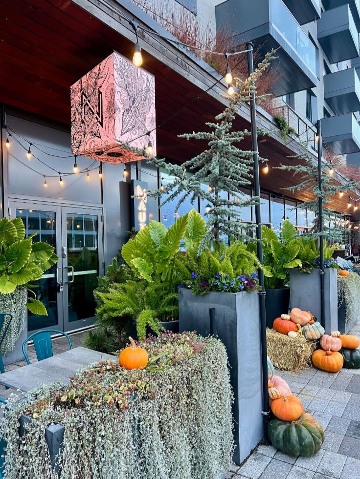 exterior of fall-themed restaurant